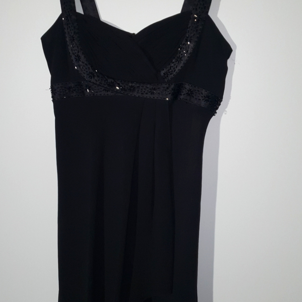 Elegant Black Dress with Sequin Detail